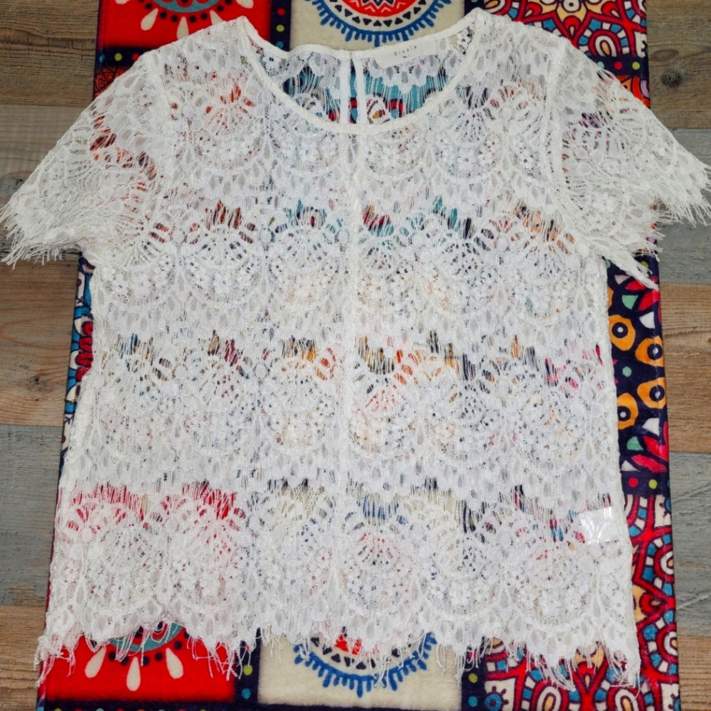 Womans white blouse , size L, lightly used , good condition.